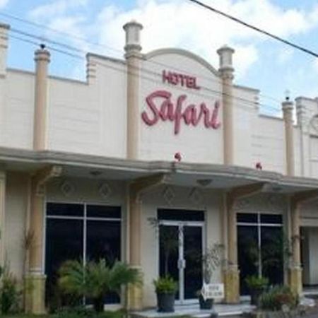 Hotel Safari เจมเบอร์ ภายนอก รูปภาพ