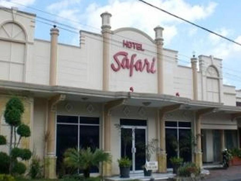 Hotel Safari เจมเบอร์ ภายนอก รูปภาพ