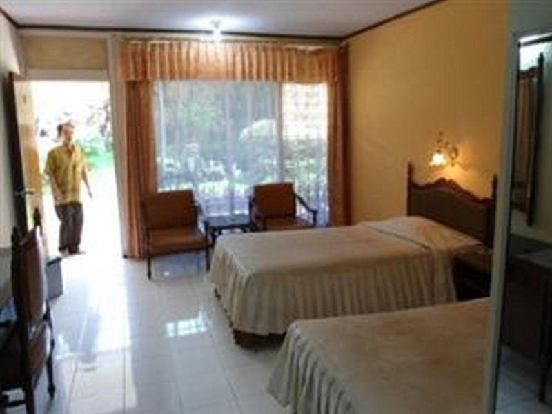 Hotel Safari เจมเบอร์ ภายนอก รูปภาพ